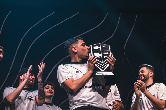 FX__pklntj's tweet photo. @vszinx @fluxogg @luxcsgo_ contrata outro bagre:

"o bagre que a genta vai contratar" https://t.co/8QoQhAx88i