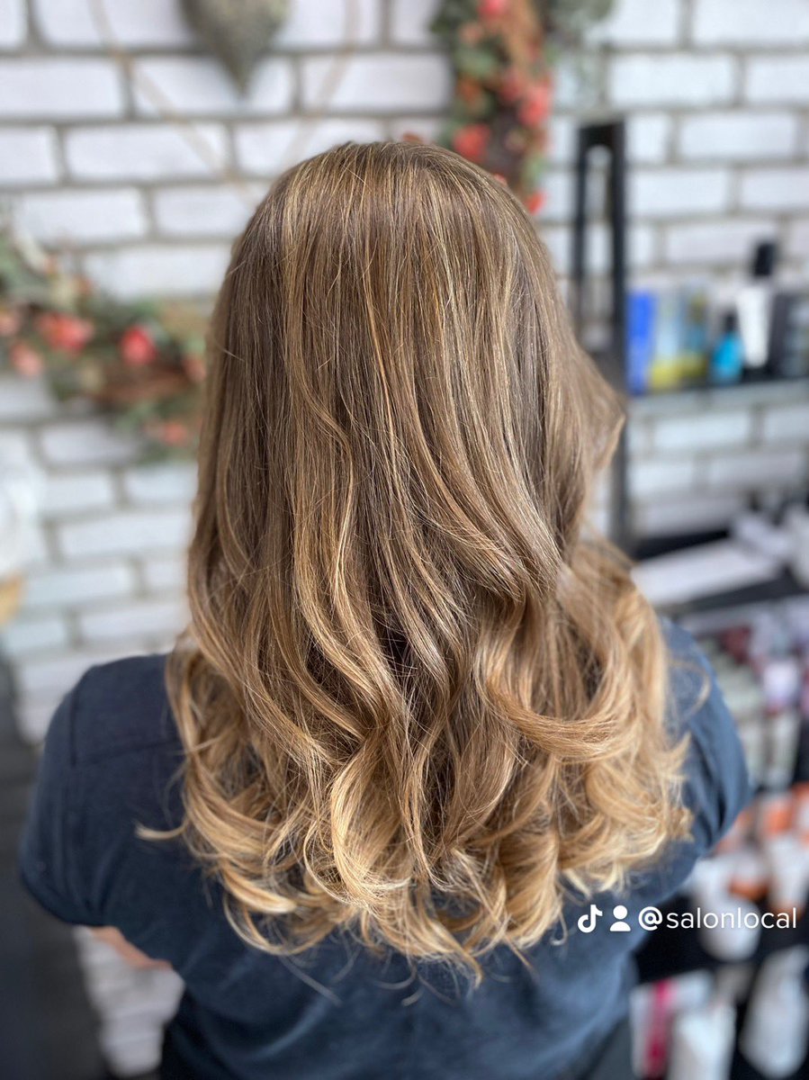salonlocal's tweet photo. Mit der richtigen Beratung ans Ziel 
•
…weil jeder schöne Haare &amp; Haut verdient 
•
Vereinbare deinen Termin

https://t.co/y00Hw0OVwM
•
#babyhightlights #musthave #hair #haircut #hairstyle #haircolor #friseursalon #gießen #salonlocal #ditaska #friseur #giessen #christinataska https://t.co/b62VW0WXry