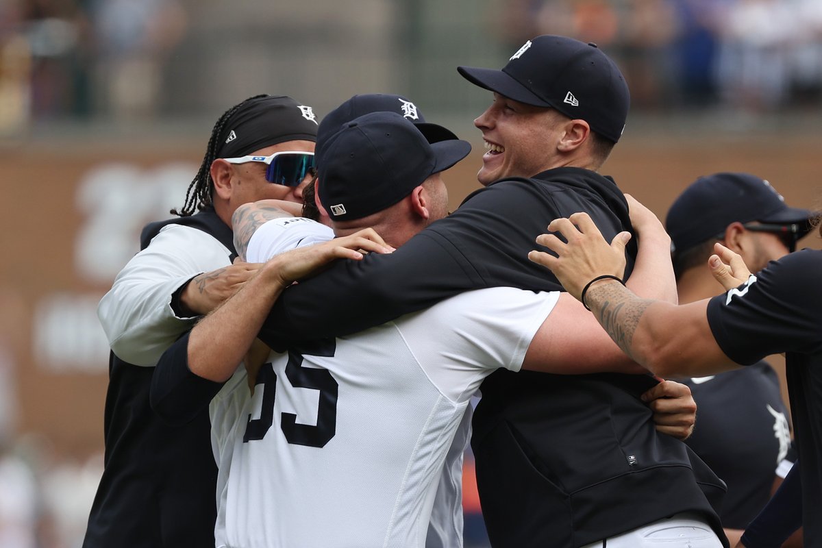 MLB's tweet photo. That feeling when you complete the 20th combined no-hitter in AL/NL history. https://t.co/SP1mhsx0Mb