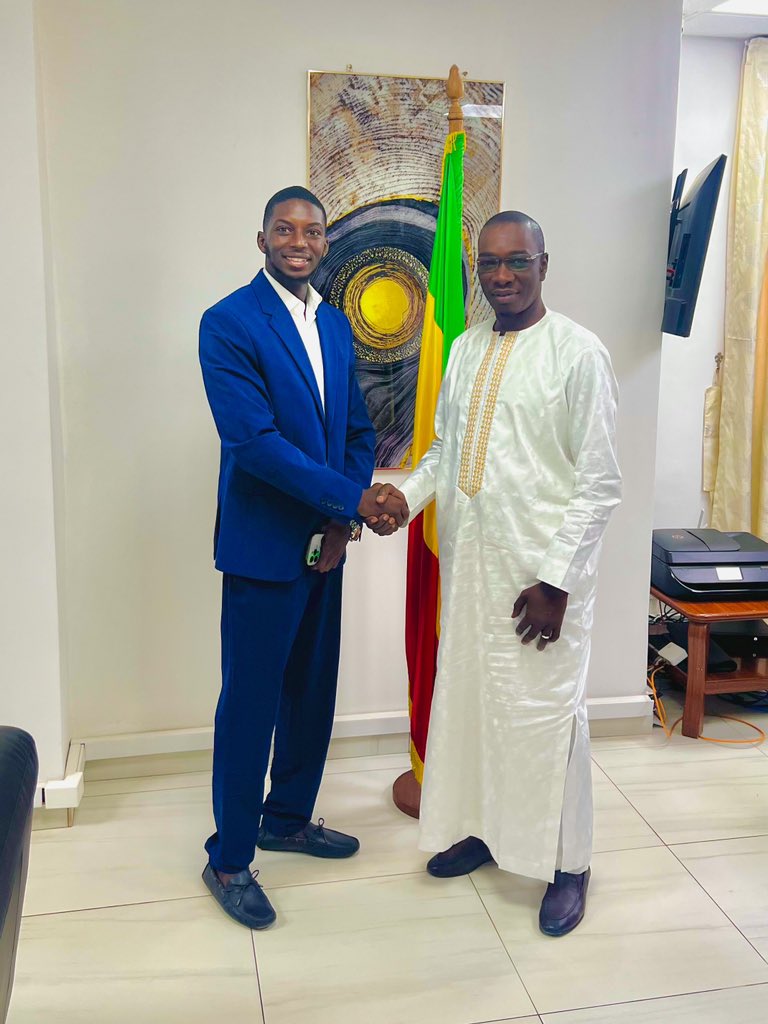 Nous tenons à remercier le ministre de la communication, des télécommunications et de l’économie M. Moussa Bocar Thiam pour avoir magnifié notre engagement durant 5 longues années dans le développement communautaire. 
#numerique #IA