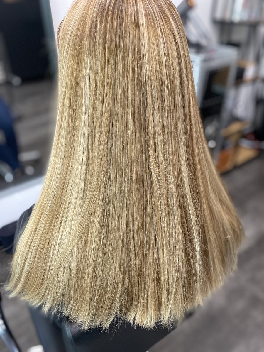salonlocal's tweet photo. Vereinbare deinen Termin https://t.co/y00Hw0OVwM
•
#beforeandafter  #haircolor #haarefärben #babyhighlights #salonlocal #gießen #friseur #friseursalon #christinataska #gießen https://t.co/qdgCJ29Tv9