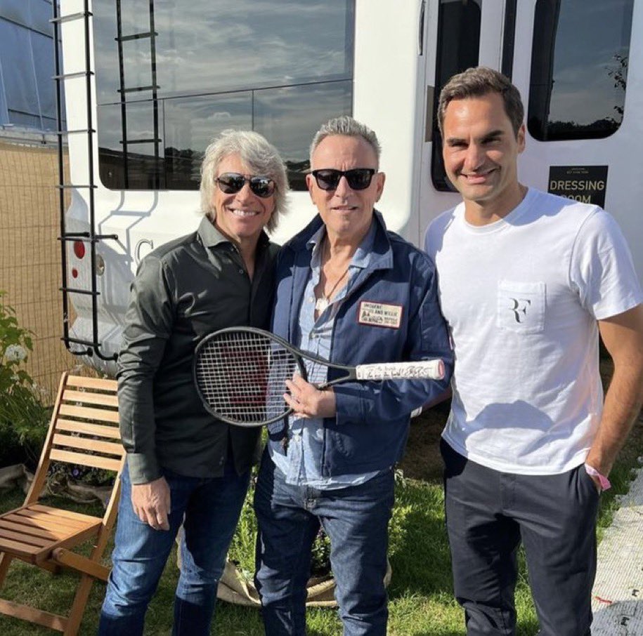 PointBlankSpain's tweet photo. Bruce &amp; friends in London. https://t.co/jr5w3cwOuq