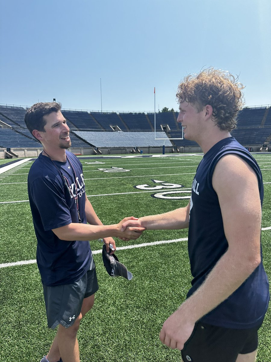 ZachShapiro12's tweet photo. Thank you @yalefootball for a great camp on Thursday ! @CoachRenoYale @David_Josephson @CoachJanecek @StevenVashel @coachphiljohn https://t.co/CKTCJUuL5a