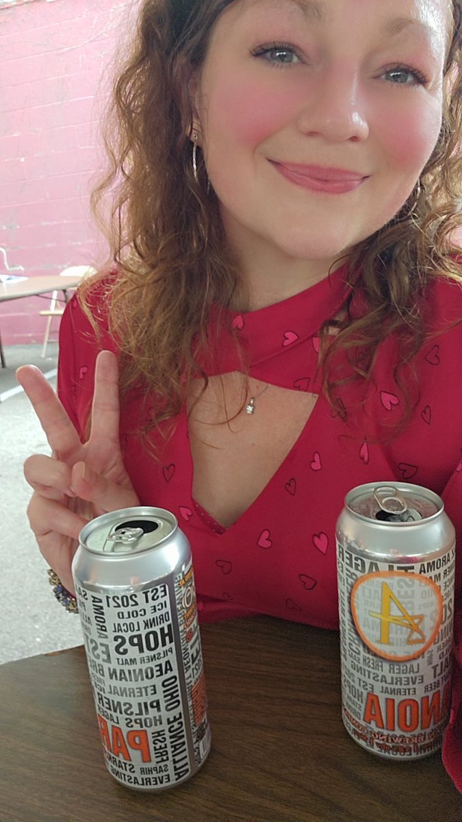 thatMGOBLUEgirl's tweet photo. And where might you find me again tonight? ✨️Enjoying the cool breeze, island music, &amp; cold brews downtown✌️🇬🇷💃🏼 #CheersFriends🍻 Hope you all have a lovely Summer evening!🫶 https://t.co/lTWVh1FYwM