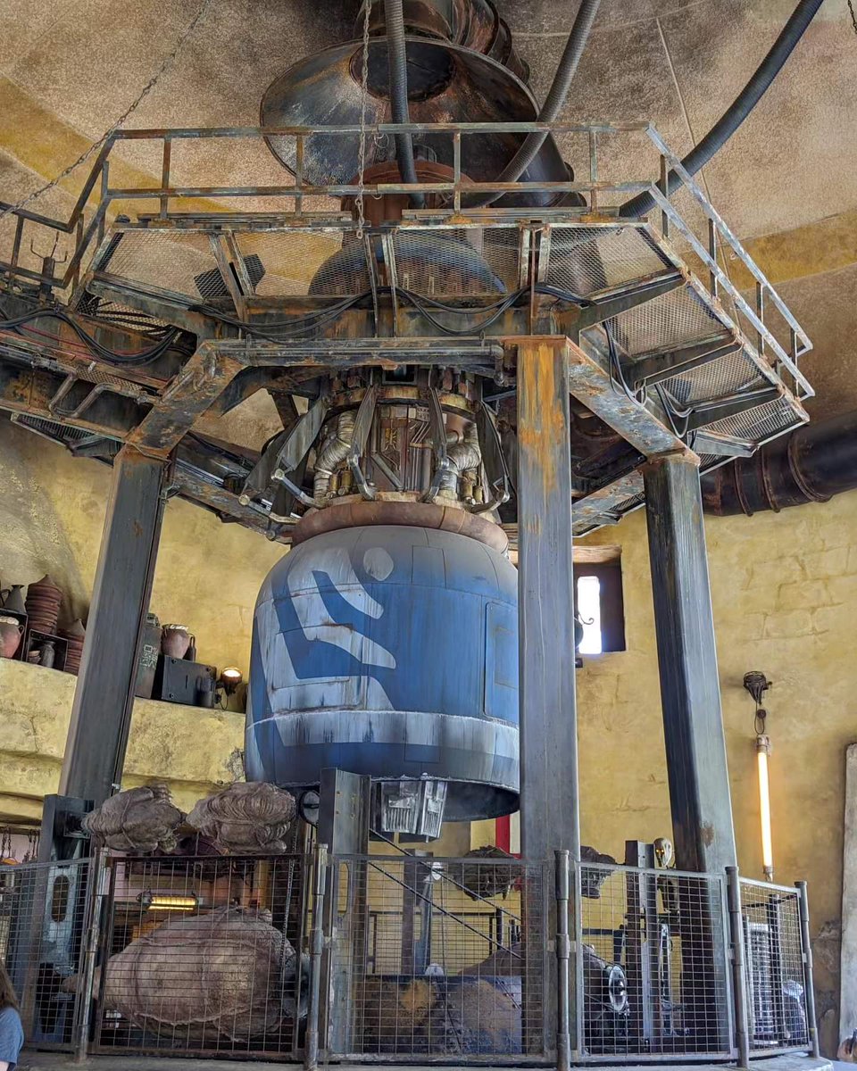 cstephens2's tweet photo. Been a while since I hung out here. #RontoRoasters #BlackSpireOutpost #GalaxysEdge #StarWarsGalaxysEdge #batuu #Disneyland https://t.co/kHft6Xk1fY