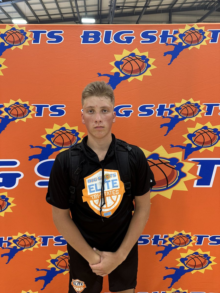 BigShotsGlobal's tweet photo. #BIGSHOTS #VABeachlive 

17u 
 
Big shots Tri State 54 
#20 Jermy Ditz 15pts

Titans 25
#5 Trey Smith 9pts https://t.co/EFapwVSA1g