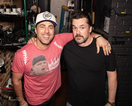 Two dudes, One hat.
My guy @jimjefferies is a beast. Go watch his NETFLIX special “High & Dry”🔥