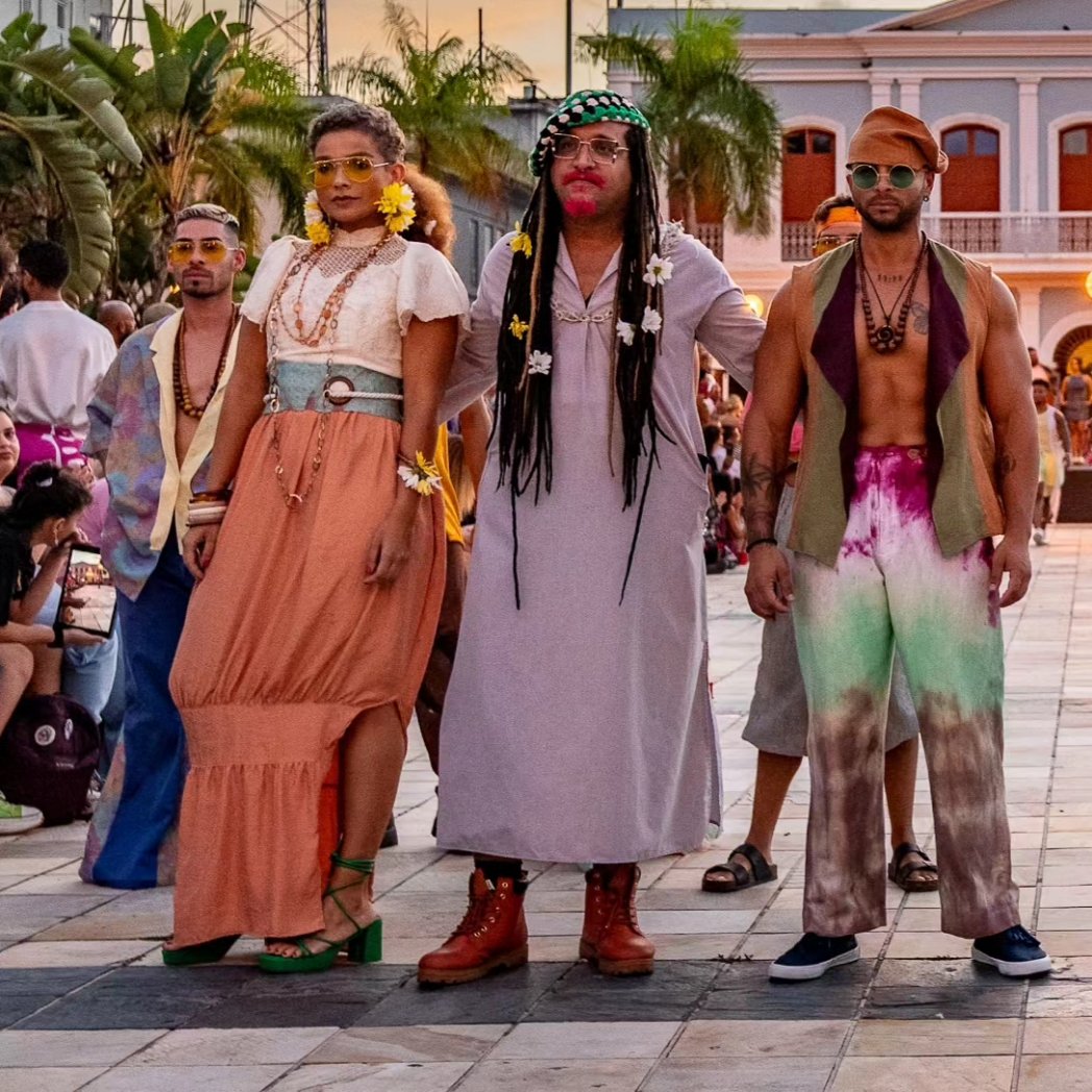 joselo2890's tweet photo. Mar y Sol Collection inspired by the 70s. This collection has elements of the 70s fashion at a renowned music festival in Puerto Rico.  MARy SOL has reused pieces bought second hand, giving it a new twist.  Light and hand-dyed textiles are combined. 
@mgworg @sanelrr https://t.co/xcxu111jxR