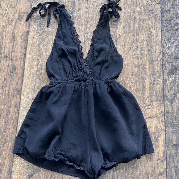 J_zagas's tweet photo. So good I had to share! Check out all the items I'm loving on @Poshmarkapp #poshmark #fashion #style #shopmycloset #oldnavy #ipsy #lahearts: https://t.co/ti1BdVNONG https://t.co/2cImFvWC5c