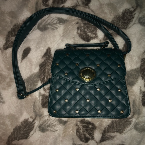 dmljan23's tweet photo. So good I had to share! Check out all the items I'm loving on @Poshmarkapp #poshmark #fashion #style #shopmycloset #loungefly #forever21 #michaelkors: https://t.co/M4MOFO0kfJ https://t.co/C6g5WNpaEK