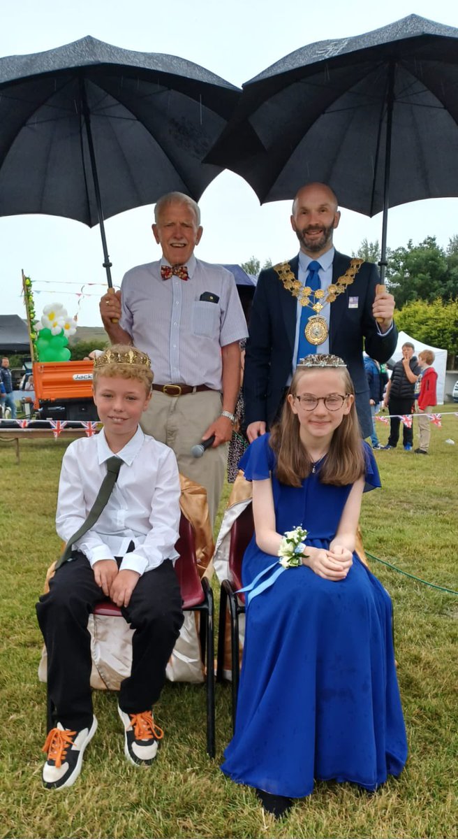CahalBurke's tweet image. HADE EDGE GALA 

Delighted to open the wonderful Hade Edge Gala today along with judging the fancy dress competition! 

Well done to the committee, volunteers and all involved!  #HadeEdge