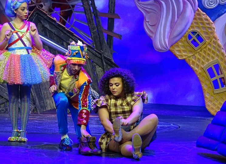 ViernesMagazine's tweet photo. El musical de El Mago (The Wiz) estará 16 semanas en el Teatro Hidalgo, con un elenco encabezado por Lucero Mijares como Dorothy. Adaperla (Marisol Meneses) fue la encargada de anunciar seis números musicales:

@elmagothewiz
@LuceroMijaresOf

https://t.co/NuaTg5hjxB https://t.co/aFP0CXNLNp