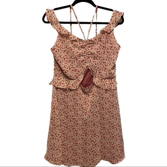 Jenniferperciv2's tweet photo. So good I had to share! Check out all the items I'm loving on @Poshmarkapp from @DonnaScanlon10 #poshmark #fashion #style #shopmycloset #lulus #burberry: https://t.co/C0SKJUA6lh https://t.co/sLSqvraKLF
