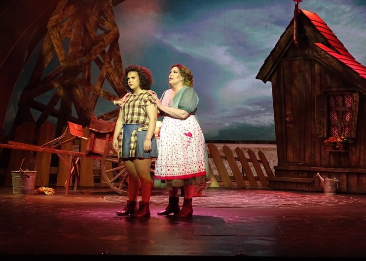 ViernesMagazine's tweet photo. El musical de El Mago (The Wiz) estará 16 semanas en el Teatro Hidalgo, con un elenco encabezado por Lucero Mijares como Dorothy. Adaperla (Marisol Meneses) fue la encargada de anunciar seis números musicales:

@elmagothewiz
@LuceroMijaresOf

https://t.co/NuaTg5hjxB https://t.co/aFP0CXNLNp