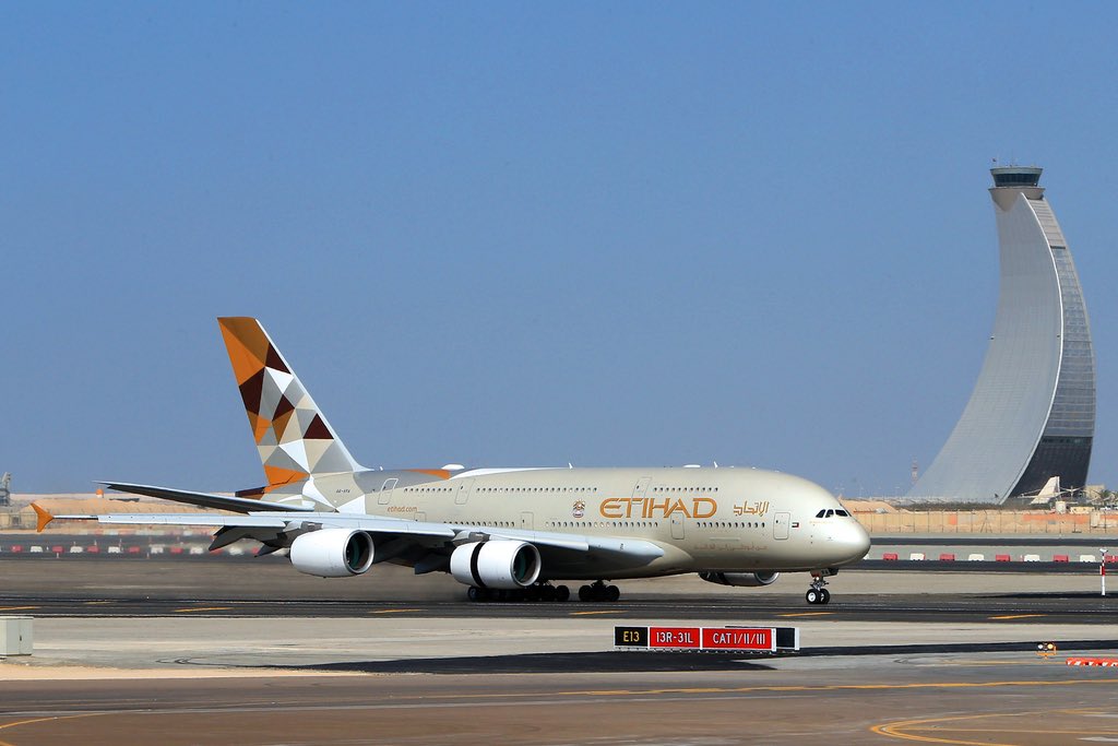bin_tamim_salim's tweet photo. #الإتحاد_للطيران 🇦🇪
تؤجل من جديد
إعادة تشغيل طائرتها طراز #الإيرباص #A380
إلى #لندن هيثرو 🇬🇧
من 22. 07. 2023م
إلى 25. 07. 2023م
برحلة EY11/ 12
#EY11: #AUH 02:05 - #LHR 06:45
#EY12: #LHR 09:30 - #AUH 19:35
يومياً باستثناء يوم الأحد سوف تسير الرحلة بطائرة #البوينغ #B787 دريملاينر https://t.co/HaU7fKiHlu