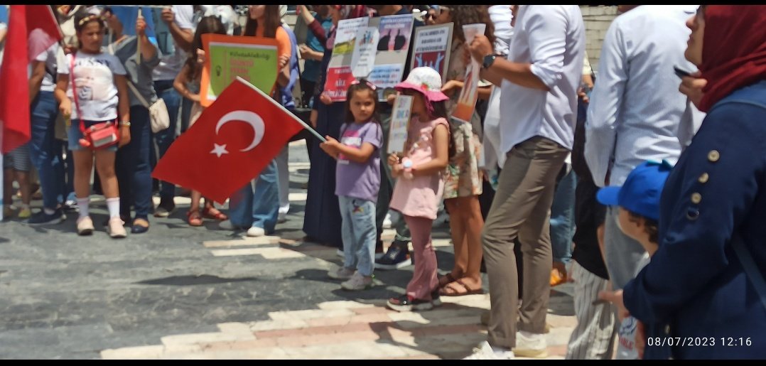 Ulus ortada! Fazla söze gerek yok.
Sözleşmeden Kadroya geçenler Cumhurbaşkanımızın 3 Ocak sözü eş durumu tayini hakkını  bekliyor!
<a href="/tcmeb/">Millî Eğitim Bakanlığı</a> <a href="/Yusuf__Tekin/">Yusuf Tekin</a>