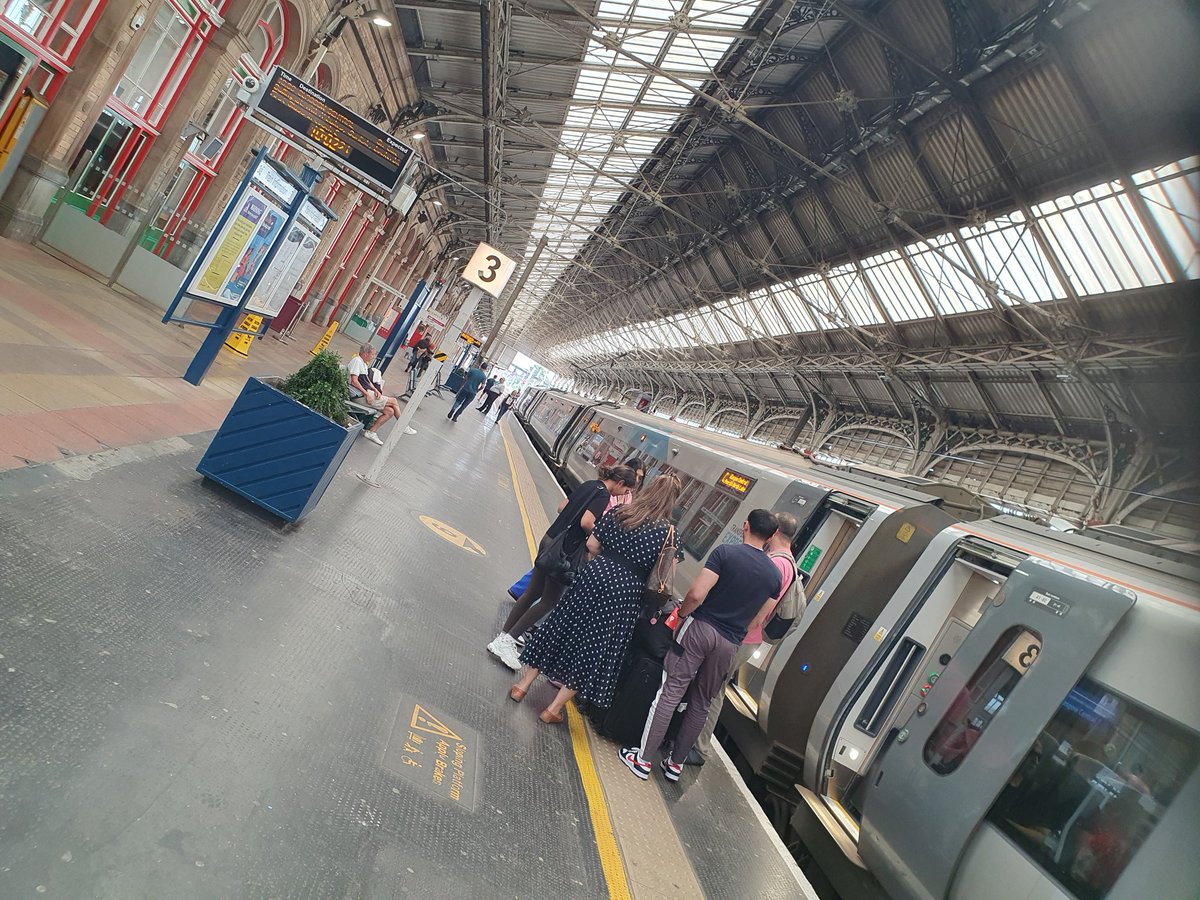 ProudPreston29's tweet image. #48hrs #LancsPhotoFest a view of the soon to be lost #Preston ticket station, can this be allowed to happen ?