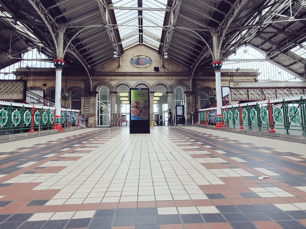 ProudPreston29's tweet image. #48hrs #LancsPhotoFest a view of the soon to be lost #Preston ticket station, can this be allowed to happen ?