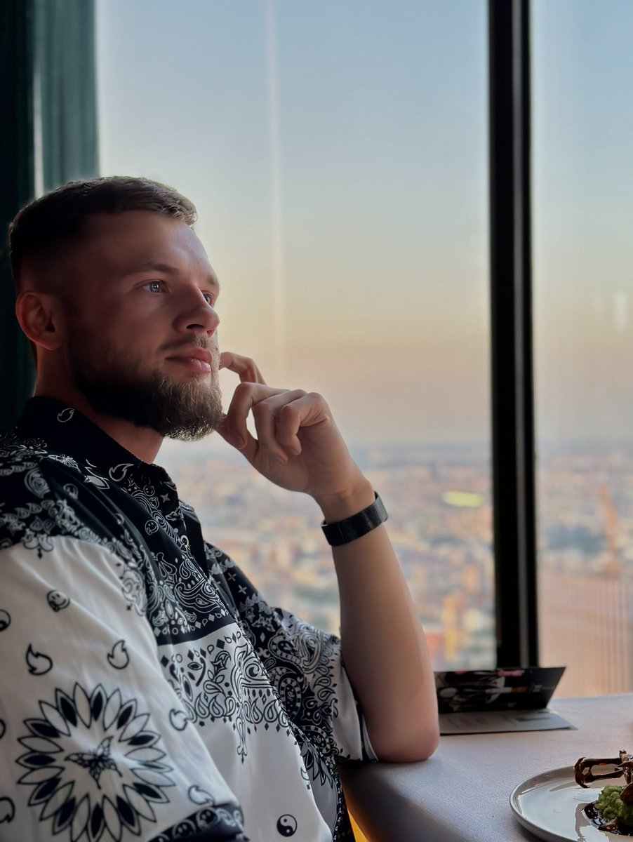 maxim04i5's tweet photo. Все начали регаться в трэдс, а я то и в Твиттер захожу по праздникам…. https://t.co/Equ4qAho8x