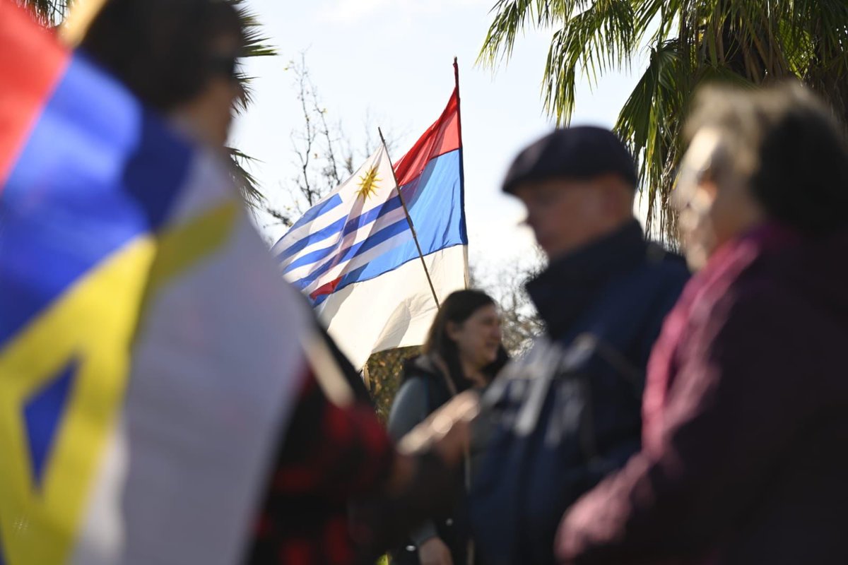 A la respuesta popular al Golpe de Estado, ¡salú!

Acto conmemorativo de los 50 años de la unión del pueblo uruguayo solidario y democrático, cuando el 9 de julio de 1973 a las 5 de la tarde y de distintas maneras, decenas de miles se dieron maña para alzar su voz en conjunto en