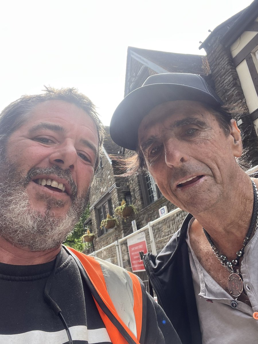 STANDBACKART's tweet photo. When one of my heroes just casually walks past you at work on a Thursday afternoon @NightswithAlice @alicecooper what a gentleman and thank you to you and your good lady wife for taking the time ❤️ https://t.co/f2UyTBpHuT