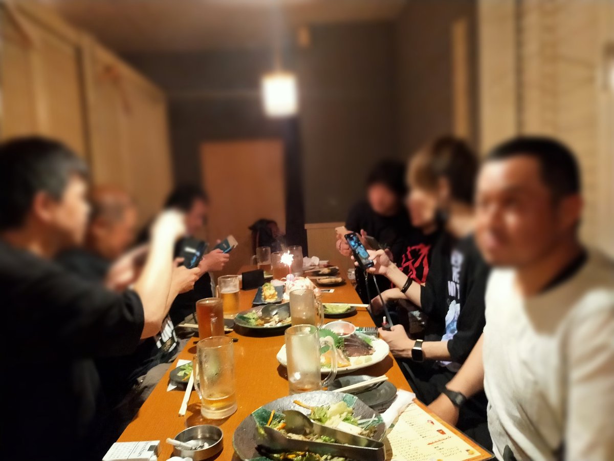 cimach51's tweet photo. 今年も皆わりと変わらず元気に始まりました👏👏(もうお開きしました)

※ケーキのロウソク、店舗様に許可をとって着火しております🙏

#Hiro生誕2023
#Chihiro生誕2023
#合法幼女症候群 #ロリシン https://t.co/sfRWgpR0Hk