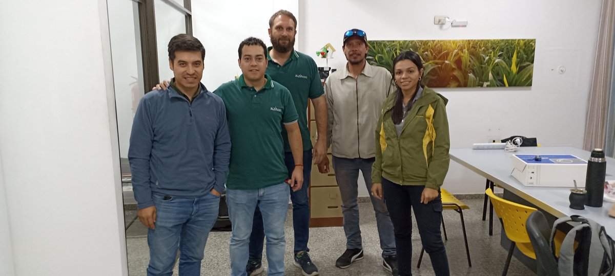 romano_nel's tweet photo. Y así concluimos con nuestra semana de capacitación desarollando nuestra paleta de productos, capacitando a productores y a la fuerza de venta de nuestros distribuidores.
@ALZ_Agro presente en el NOA Y NEA.
#smartfoil #powerfoil #tokeplus. #evolutio #4+3 https://t.co/IrfzrcnkAZ