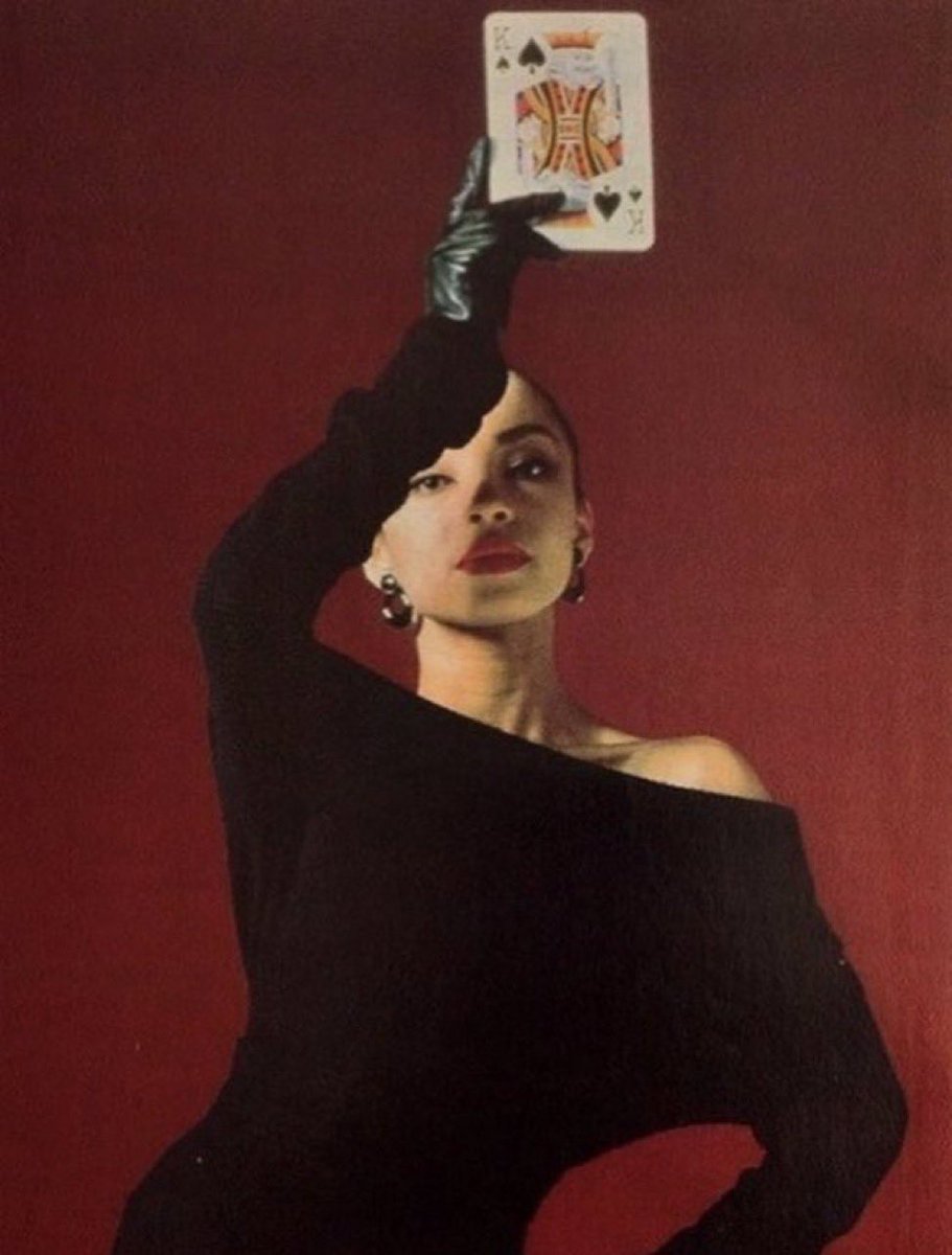 StreetFashion01's tweet photo. Sade (1985) https://t.co/yTi870XeWU