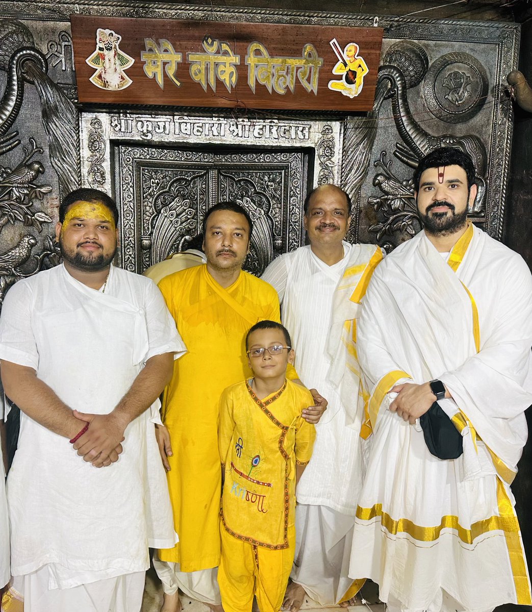 gauravkrishnag's tweet photo. Another beautiful evening spent in ‘Seva’ of Shri Banke Bihariji!

SR! https://t.co/LPrUIMmQz6