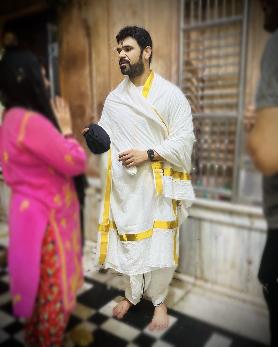 gauravkrishnag's tweet photo. Another beautiful evening spent in ‘Seva’ of Shri Banke Bihariji!

SR! https://t.co/LPrUIMmQz6