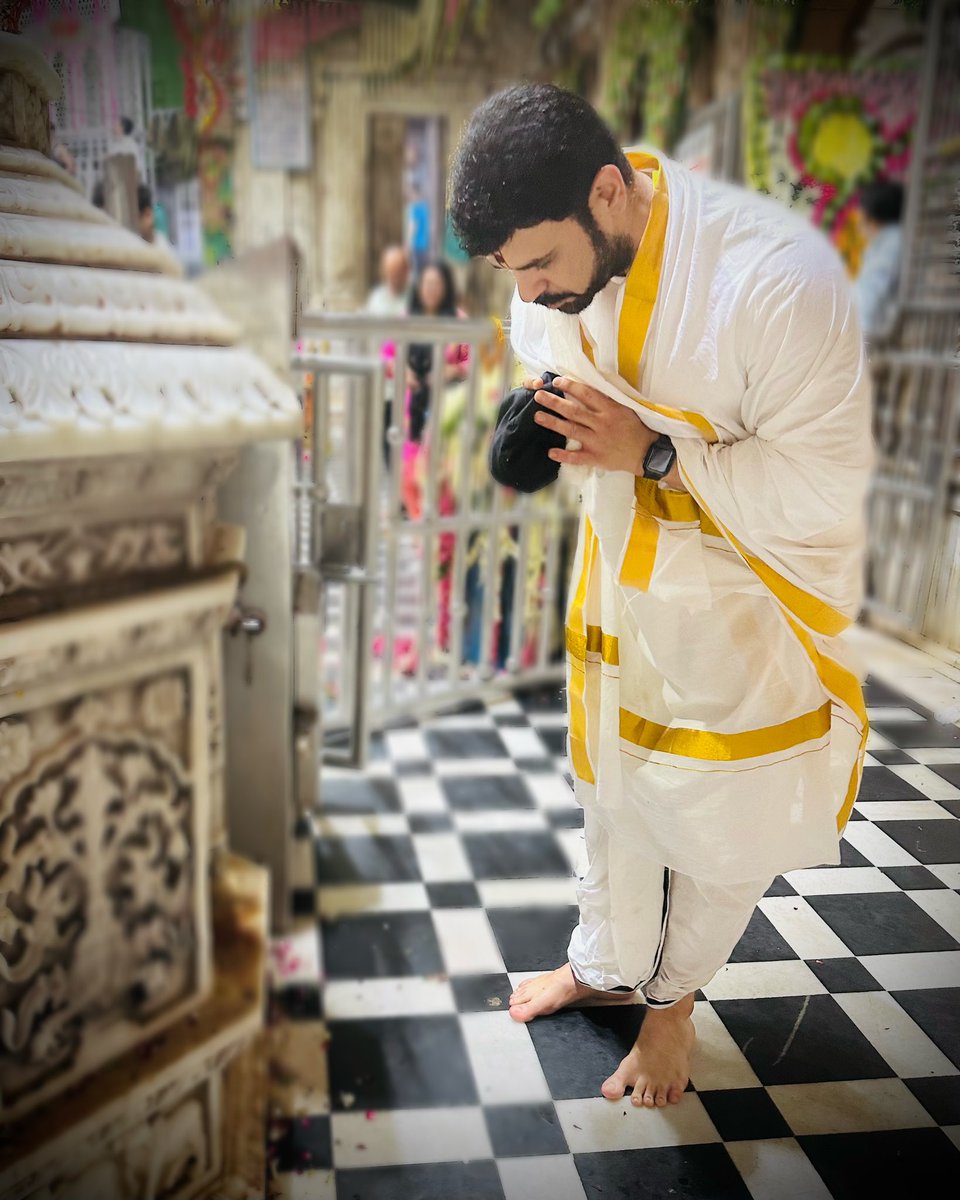 gauravkrishnag's tweet photo. Another beautiful evening spent in ‘Seva’ of Shri Banke Bihariji!

SR! https://t.co/LPrUIMmQz6