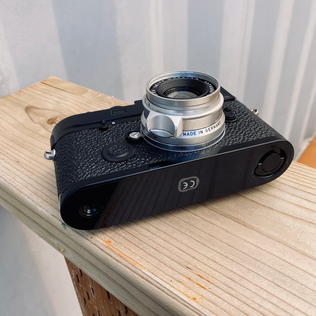 The Leica M7 retains the appearance of classic M cameras but makes the dramatic advance of a built-in exposure meter with aperture-priority. Unlike the modern Leica MP, you can set your aperture with an M7 and the camera will calculate and select the appropriate shutter speed.