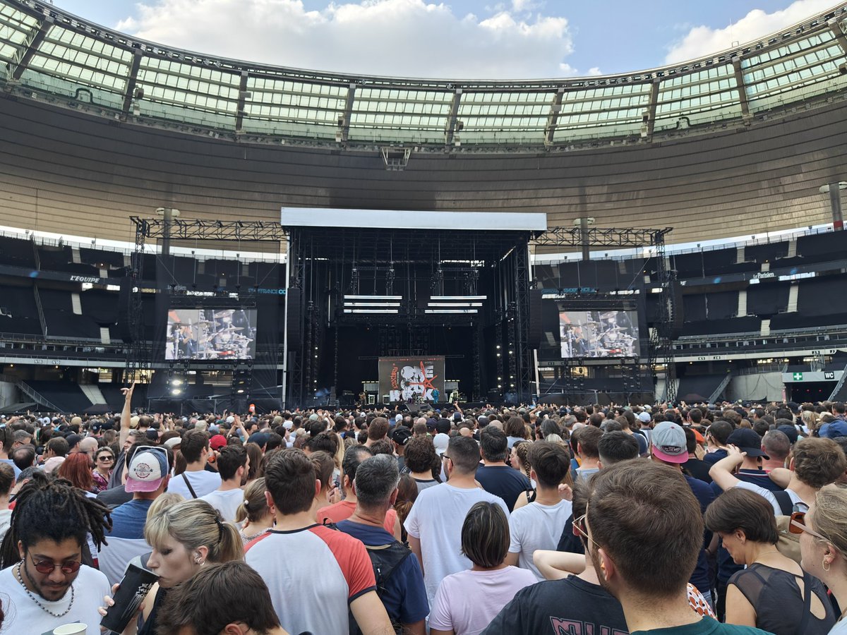yaovannoff's tweet photo. #muse #stadedefrance https://t.co/7SCmrLcbX1