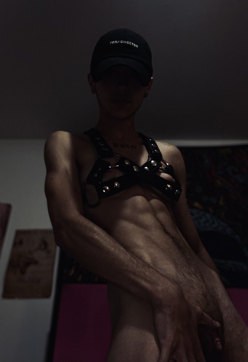 LiamYnx's tweet photo. Use me?😈 #ftm #gay #boys #verse #bdsm https://t.co/sBf3xp7yPz