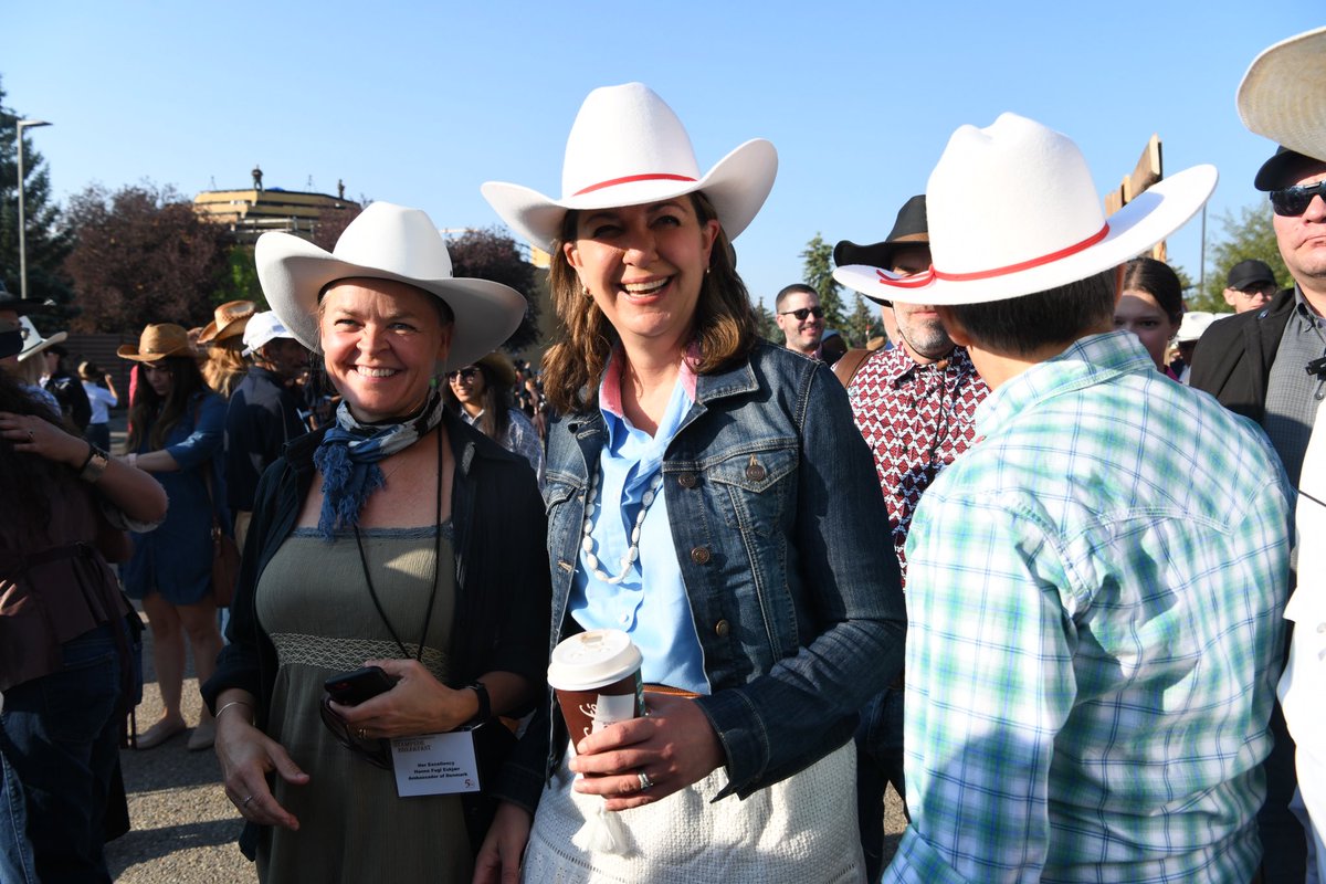 ABDanielleSmith's tweet photo. Busy day so far!
Started off right with a nice breakfast 🍳 🥞 hosted by Calgary’s Ismaili Community, followed by the Bowness Stampede Parade, and then stopped in at the QR Calgary studio for another episode of ‘Your Province, Your Premier’.
#abpoli #ableg https://t.co/4UyE6ZPcFB