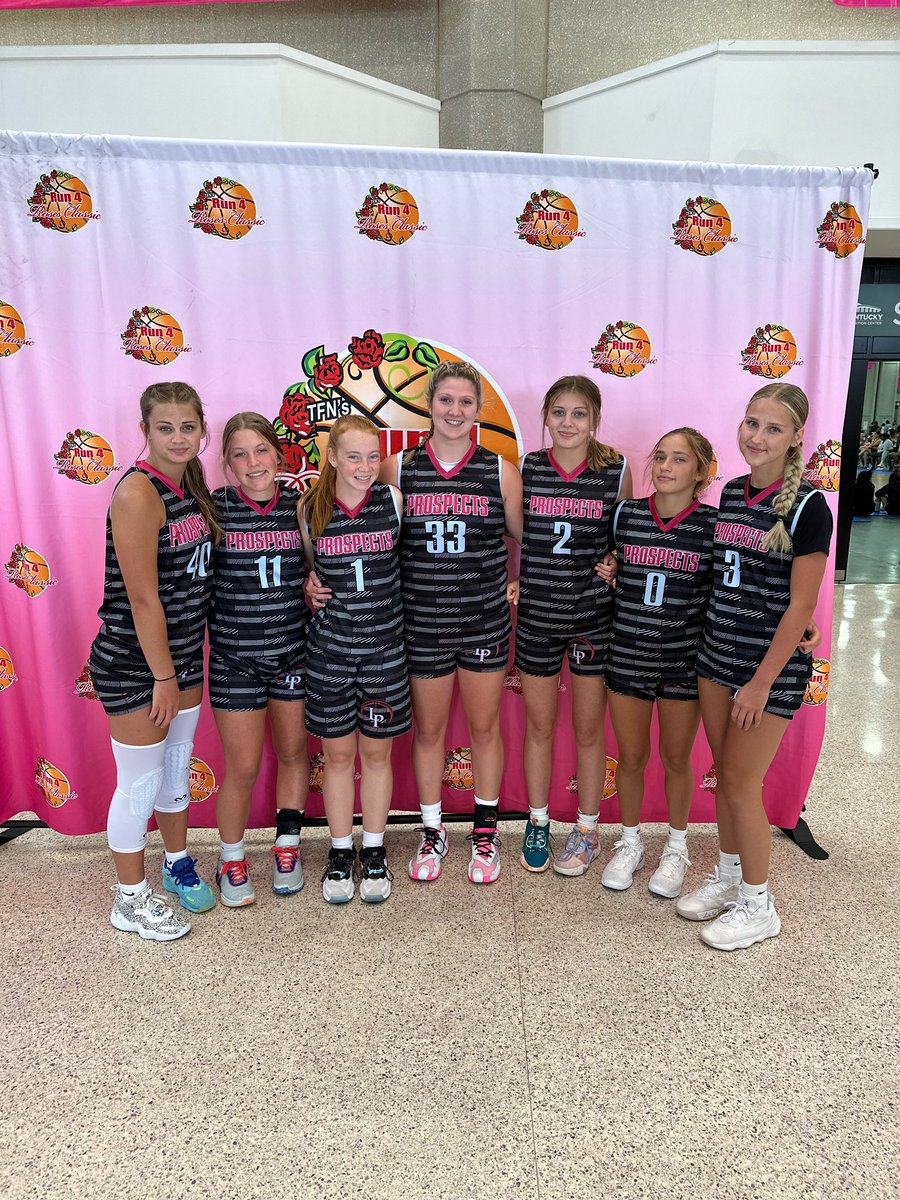 LadyProspects's tweet photo. Always a making memories at the Run 4 the Roses. #TheLPSisterhood🔴🔵 https://t.co/xt5MJVwvt9