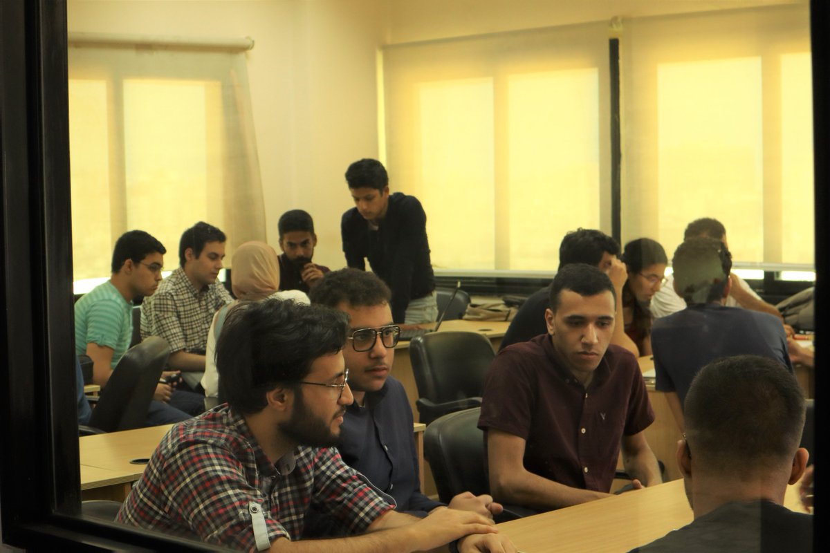 Enozom's tweet photo. عدد كبير بيسأل على التدريب ، بدل ما نقبل عدد محدود، عملنا فكرة The Project خليناهم يذاكروا كورسات معينة ويمتحنوا على HackerRank
وكل اللي اجتازوا الامتحانات عملنالهم تدريب مكثف لمدة اسبوع بالتعاون مع ITI.
اللي اتقدموا 650 واللي اجتازوا الامتحانات 65 واللي أكد الحضور وحضر 50. https://t.co/4wKufvRHZG