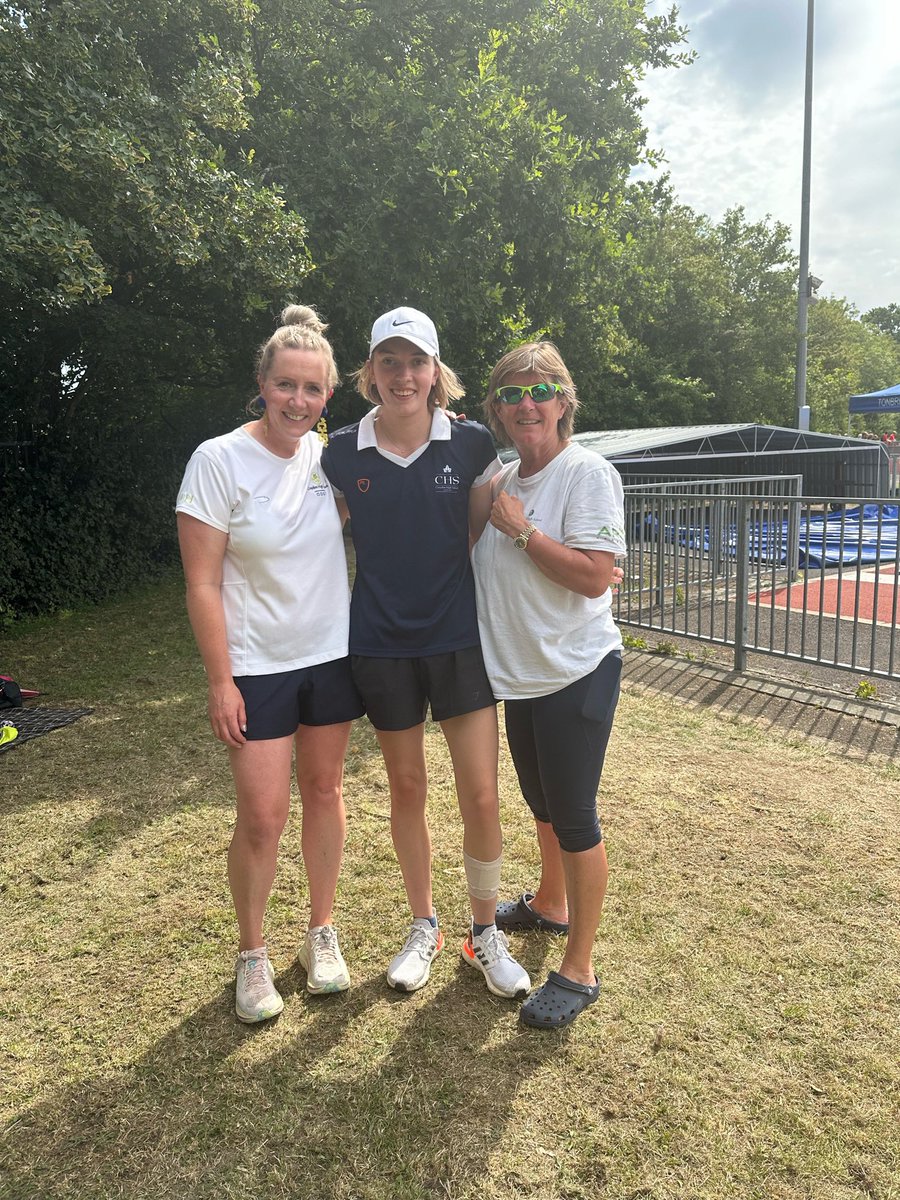 CroydonHighPE's tweet photo. An incredible 7th place in the country for our Year 7&amp;8 athletics team….well done to these girls who have given their all throughout this season! Thank you to our school athletics captain Jemima for travelling with us today to support the team - you’re a star! @CroydonHigh 💙💚 https://t.co/mYUyKPmFJj