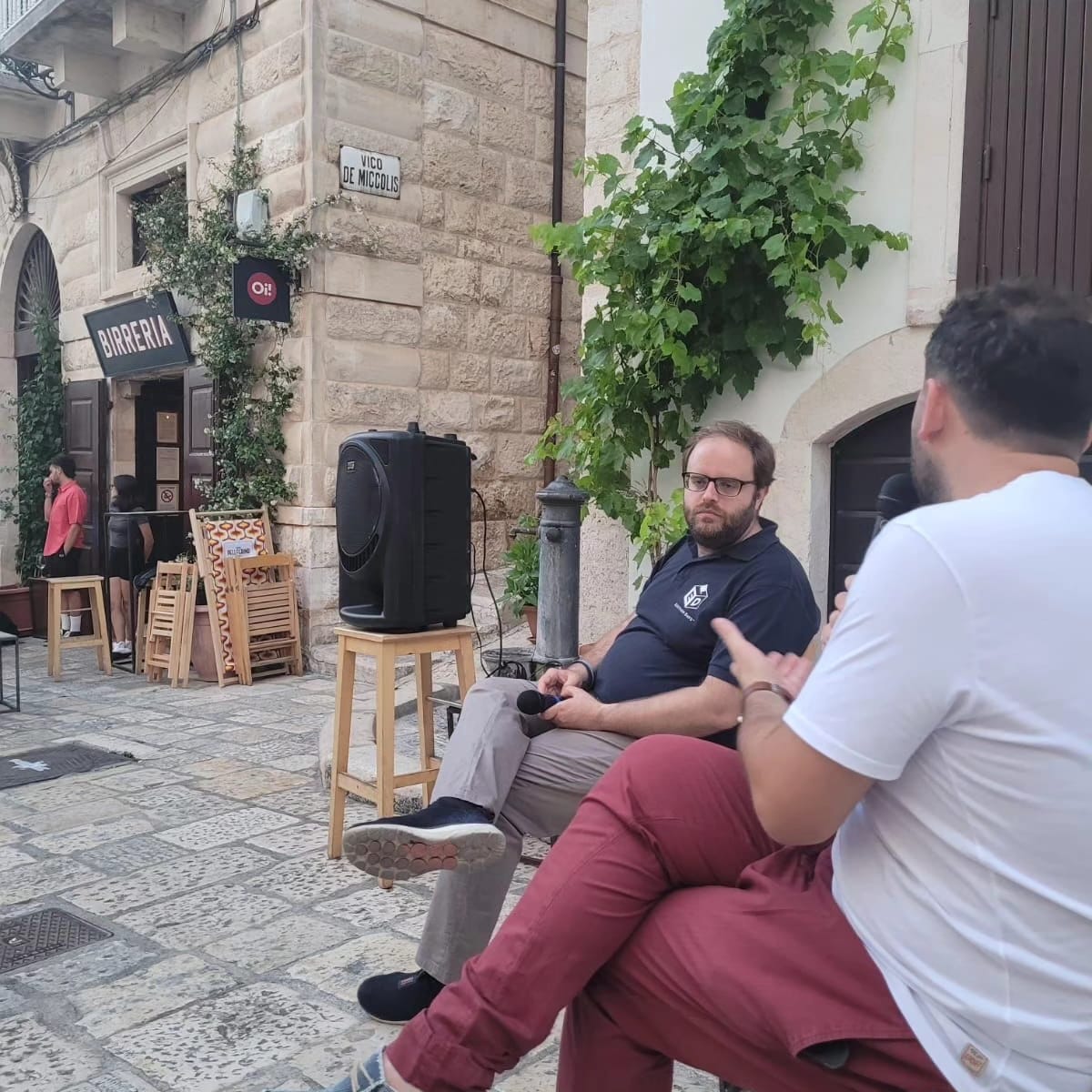 Ops, we did it again!
Con <a href="/lorepregliasco/">Lorenzo Pregliasco</a> siamo prima passati da Radio JP per Jpress e poi siamo andati in Piazza Plebiscito per presentare "Il paese che siamo" - <a href="/Mondadori/">Mondadori</a>