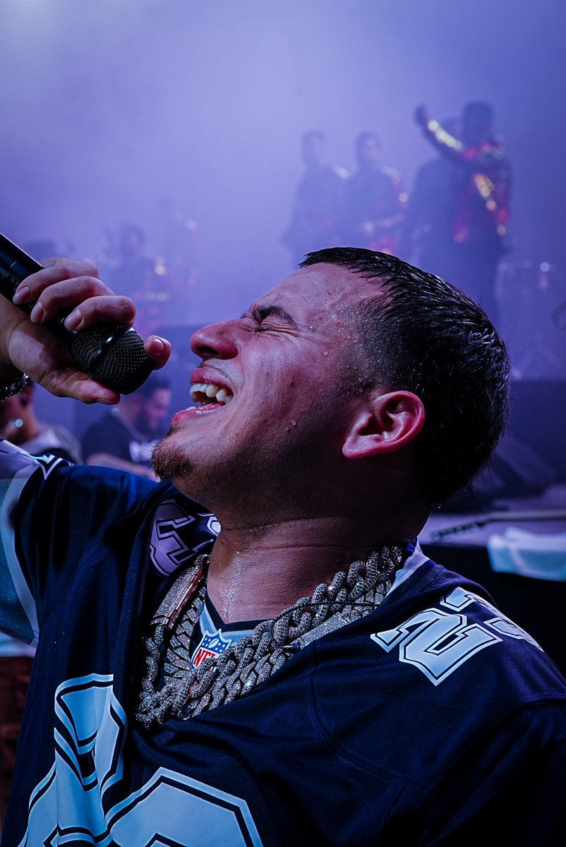 ranchohumilde's tweet image. FUERZA REGIDA EN DALLAS TEXAS FRENTE DE 20,000 PERSONAS 📸‼️