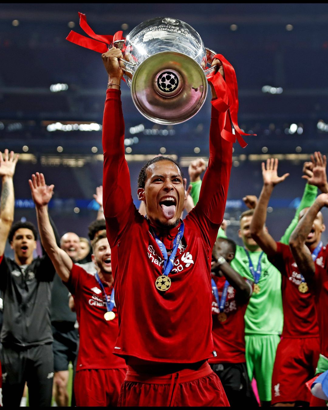 On of the best defenders to ever lace \em up Happy Birthday, Virgil van Dijk  