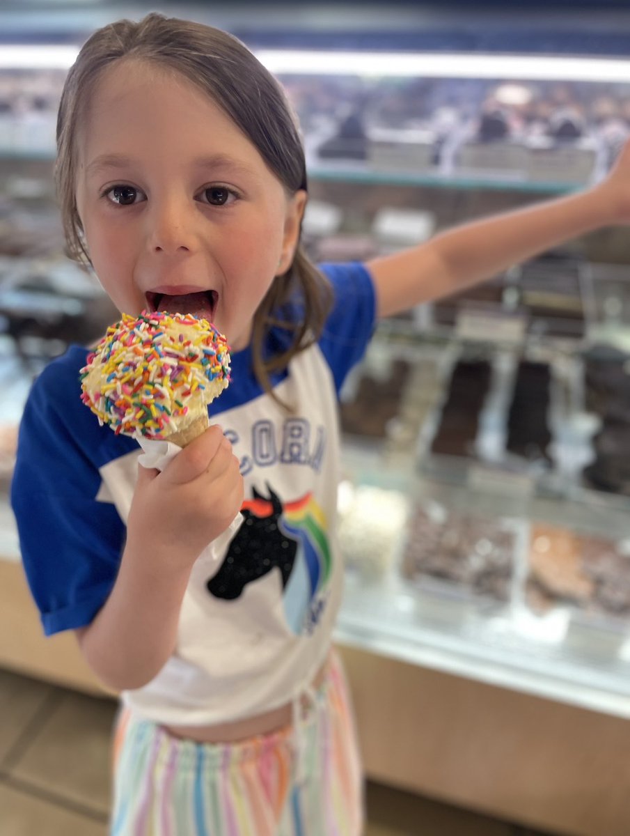 sophiesneighbor's tweet photo. We have the BEST COMMUNITY 🍨♥️ Join us in the 4th Sophie’s Ice Cream social on Natl Ice Cream Day, next Sun, 7/16!!!

THANK YOU to all involved. Our list of partners are here! Enjoy sweets for a cause: https://t.co/aQXaFLsNw2

#sophiesicecreamsocial
#nationalicecreamday https://t.co/G1Nt48sE35