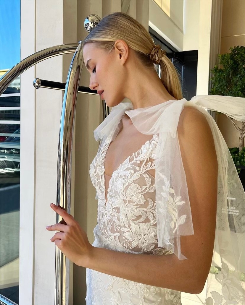affinity_modern's tweet photo. The soft romance, sexy boho beaded fit and flare dress with detachable shoulder bows by #justinalexander
Style 66212
#modernaffinitybridal #weddingdress #weddinggown #bridalgown
#houstonbrides #bridesofhouston #houstonwedding #weddingsofhouston #houstonbridalshops #theknot #oui https://t.co/ZufRivRBb7