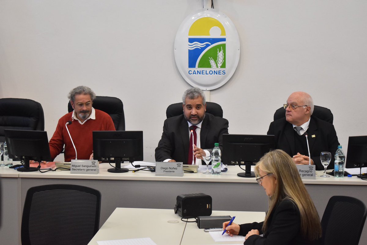 🔴🔵⚪️ Nuevas autoridades de la <a href="/JuntaCanelones/">Junta Canelones</a> 

El compañero Diego Nuñez fue electo Presidente para el período de la XLIX Legislatura Departamental, será acompañado por la compañera Silvia González (1er Vice Presidenta) y la compañera Lyliam Espinosa (2da Vice Presidenta).