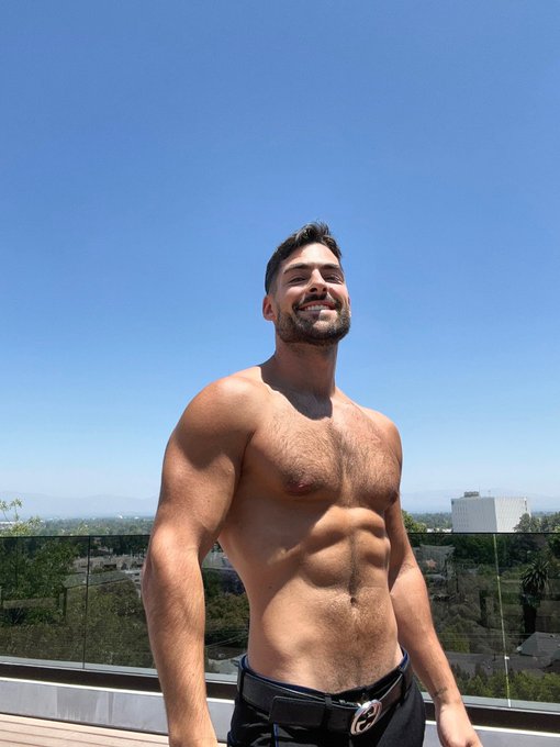 Photos from Hollywood 🙏🫶 Which ones is your fav ? https://t.co/5pVDITXkUS<a href="/tag/andrewchristian"class="tags"><span>#andrewchristian</span></a><a href="/tag/trophyboy"class="tags"><span>#trophyboy</span></a>
