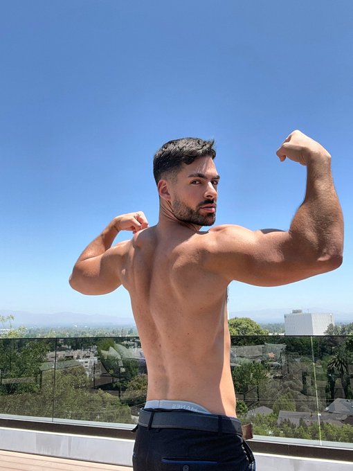 Photos from Hollywood 🙏🫶 Which ones is your fav ? https://t.co/5pVDITXkUS<a href="/tag/andrewchristian"class="tags"><span>#andrewchristian</span></a><a href="/tag/trophyboy"class="tags"><span>#trophyboy</span></a>