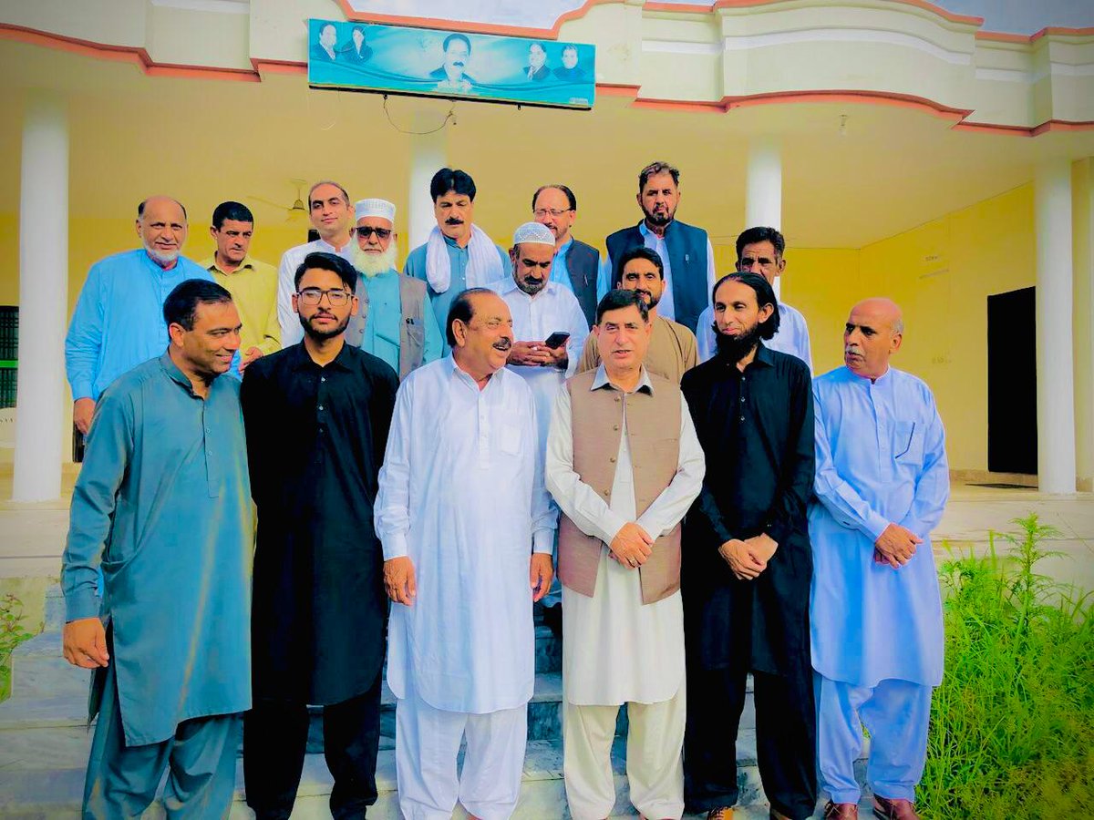 SajjadSuleman11's tweet photo. سماہنی آزاد کشمیر۔ سابق ممبر آزاد کشمیر اسمبلی و سینیر راہنما مسلم لیگ ن آزاد کشمیر راجہ مقصود احمد خان کی رہائشگاہ بنڈالہ صدر مسلم لیگ ن آزاد کشمیر شاہ غلام قادر تشریف لائے۔ @pmln_org @sgqadir @pmln_ajk_org @MediaPid @MMahroof71 @Rukhsar_LA4 https://t.co/0IY0Qis373