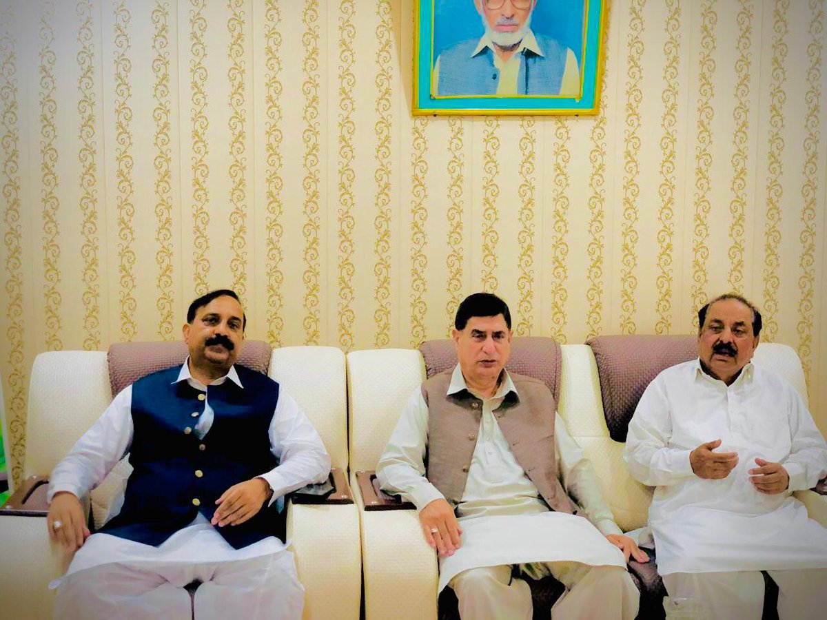 SajjadSuleman11's tweet photo. سماہنی آزاد کشمیر۔ سابق ممبر آزاد کشمیر اسمبلی و سینیر راہنما مسلم لیگ ن آزاد کشمیر راجہ مقصود احمد خان کی رہائشگاہ بنڈالہ صدر مسلم لیگ ن آزاد کشمیر شاہ غلام قادر تشریف لائے۔ @pmln_org @sgqadir @pmln_ajk_org @MediaPid @MMahroof71 @Rukhsar_LA4 https://t.co/0IY0Qis373