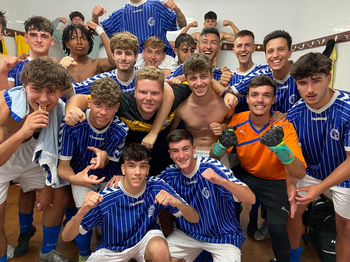 Próximos a comenzar la pretemporada recibimos una grata noticia. Nuestro Juvenil A seguirá jugando en Tercera Andaluza. Nueva temporada en la que se tienen puestas muchas ilusiones y en las que habrá gratas y grandes novedades y un proyecto muy muy ambicioso.
Pronto mas noticias.