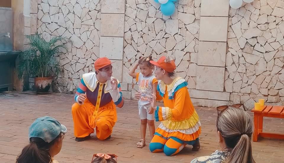 #VeranoConAmor en nuestra #Matanzas330 ‼️
El 🤡 circo La Rueda hizo disfrutar con su magia sanadora a grandes y chicos. Se jugó y bailó en familia. Un día de payasos, malabaristas y magos. 
Mañana también habrá presentación 🪄🎭🤹🤡 <a href="/CubaEsCultura/">MinCult - Cuba</a> <a href="/arte_dpc/">Cultura Matancera</a> #MatancerosEnVictoria